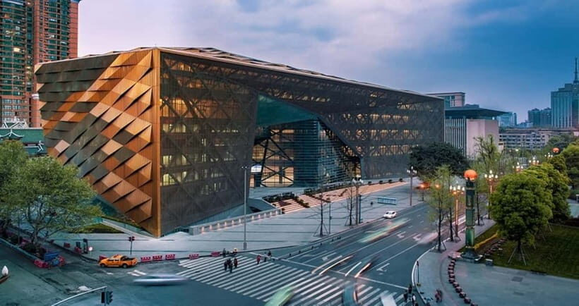 Chengdu: City Walking Tour with Food and Culture Stops - Taikoo Li, Tangpa Street, and the Daci Temple contrast