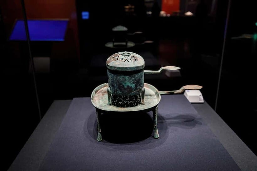 Chengdu: City Walking Tour with Food and Culture Stops - Price and value for a $109, 4-hour private guide day