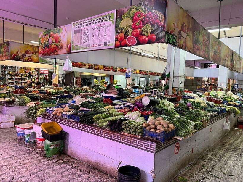 Chengdu: Cooking Class with Fresh Market Half Day Experience - Getting to the class: Liang Jia Xiang Station and the half-day timing