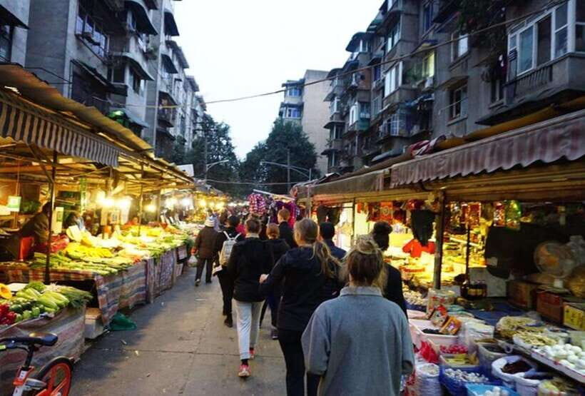 Chengdu: Cooking Class with Fresh Market Half Day Experience - English guide support: why having the right guide changes everything