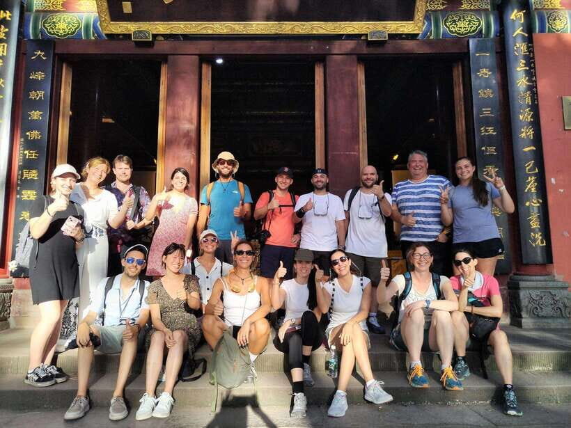 Chengdu: Giant Panda and Leshan Buddha Day Trip - Chengdu Research Base: Watching Pandas Like a Naturalist