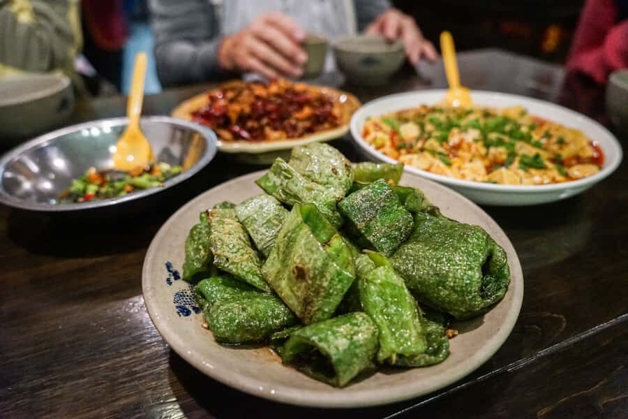 Chengdu: Hidden Dishes and Beers UNESCO Food Evening Tour - Stop 1: Dumplings inside a residential community