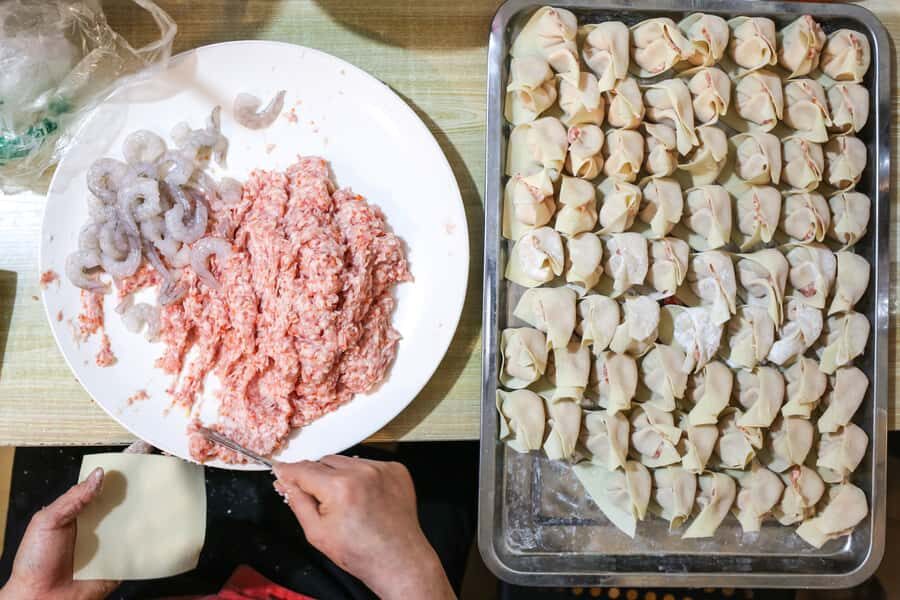 Chengdu: Hidden Dishes and Beers UNESCO Food Evening Tour - Stop 2: The Chengdu street snack and Sichuan stuffed pancakes