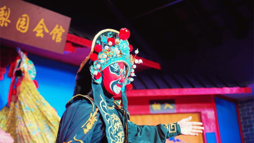 Chengdu: Liyuan Theater Sichuan Opera Face-Changing Show - Tea, Snacks, and the Local Pace Before the Curtain