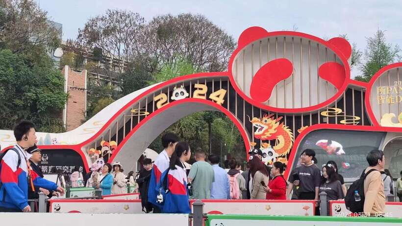 Chengdu: Panda Breeding Base Tickets Booking - Chengdu Panda Breeding Base: what you’re really going to see