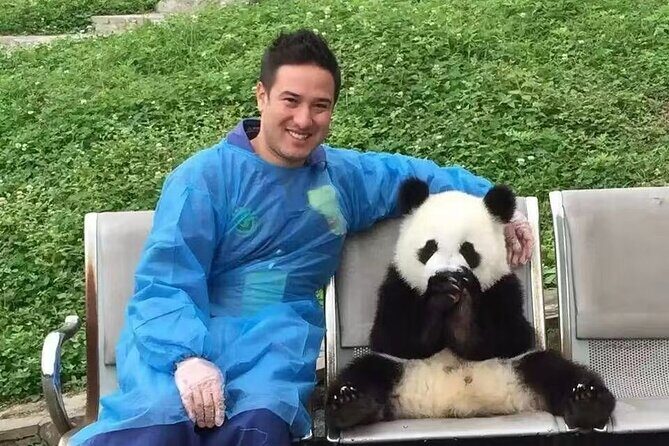 Chengdu Panda Research Base Tickets And Optional Private Tour - Getting to the park: meeting point and using the park gates wisely