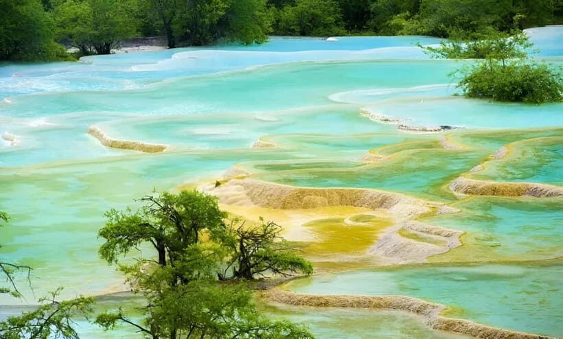 Chengdu: private 2-Day Huanglong Jiuzhaigou tour by train - Getting From Chengdu to Huanglong: The High-Speed Train Advantage