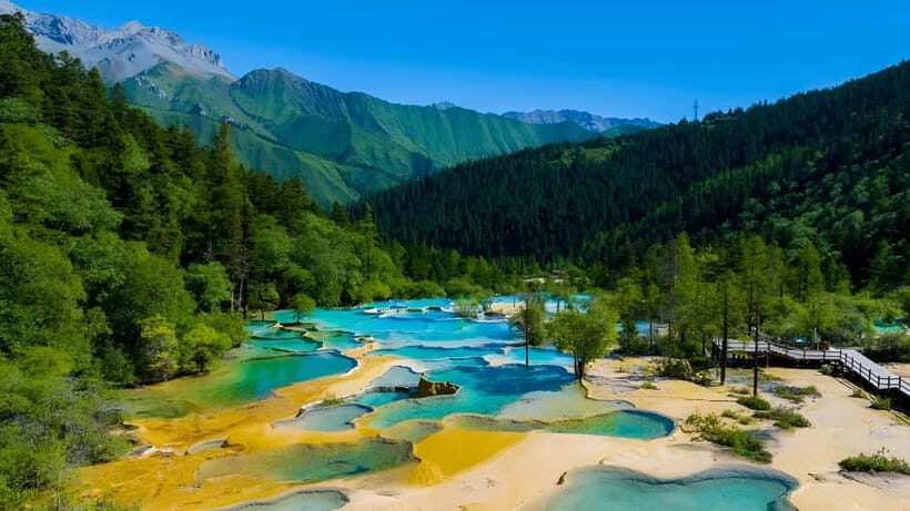 Chengdu: private 2-Day Huanglong Jiuzhaigou tour by train - Jiuzhaigou Valley by Hop-On Hop-Off Bus: Three Valleys, Your Pace
