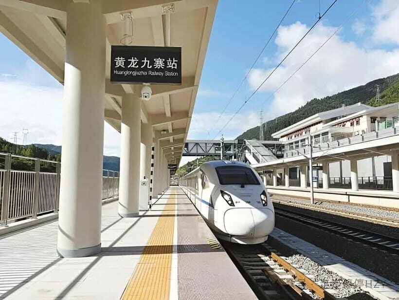 Chengdu: private 2-Day Huanglong Jiuzhaigou tour by train - Huanglong National Park: Cable Car Views and the Five-Color Ponds Circuit