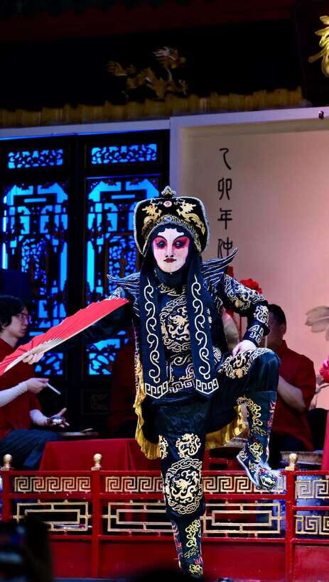 Chengdu: Sichuan Opera Face-Changing and Acrobatics Show - Why This Show Feels Local (Not Like a Theme Stop)