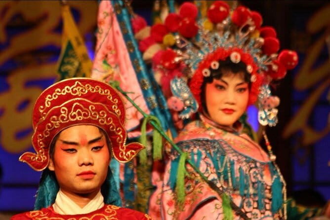 Chengdu Signature Opera Face Changing and Tea - The VIP add-ons: where extra fun enters the picture