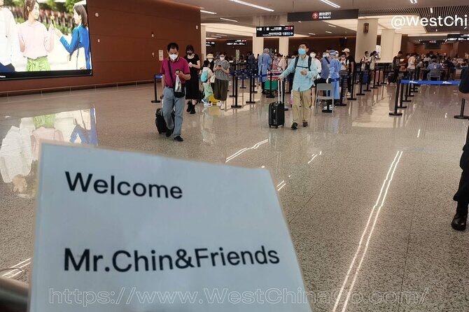 Chengdu Tianfu Airport Private Transfer - Meet-and-Greet at the Arrival Hall (With Your Name Sign)
