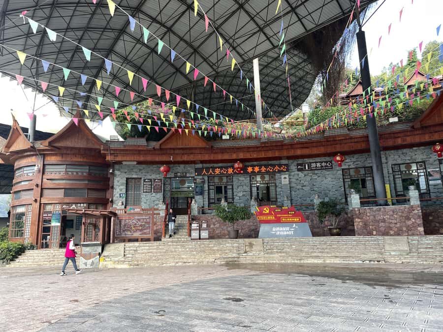 China Tiger Leaping Gorge: A Canyon Adventure - Arriving around 10:30 at Tiger Leaping Gorge Scenic Area