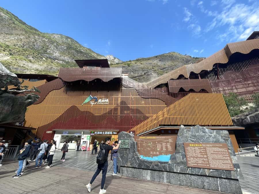 China Tiger Leaping Gorge: A Canyon Adventure - Should you book this China Tiger Leaping Gorge tour?