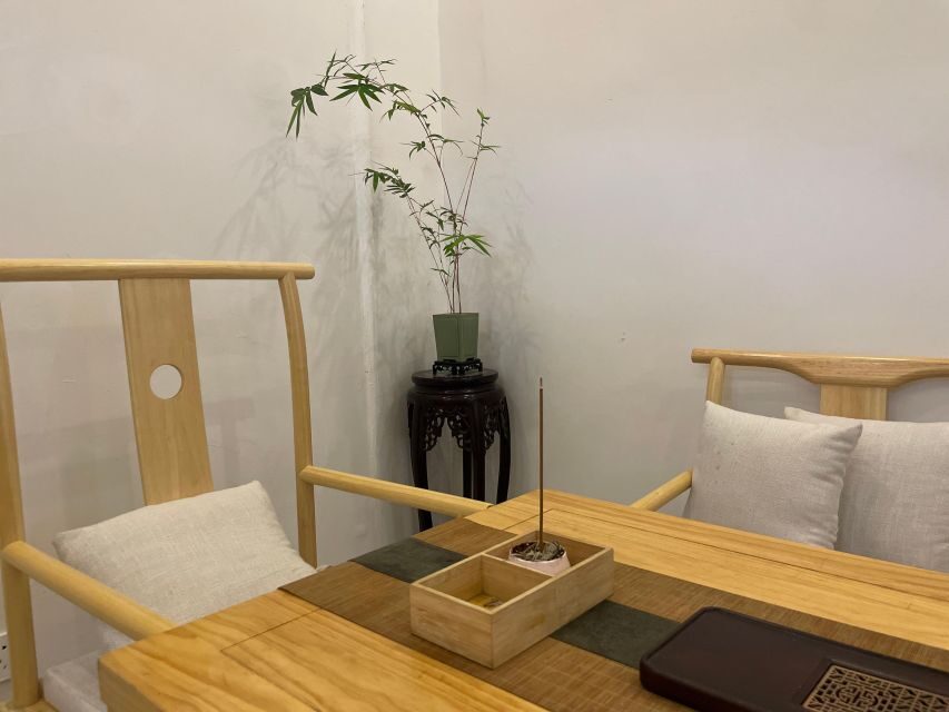 Chinese Tea ceremony in Beijing Hutong courtyard - Who This Beijing Hutong Tea Ceremony Fits Best