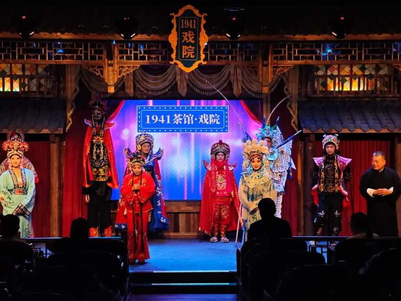 Chongqing 1941 theatre: Tea Art Performance with Folk Art - Who This Show Fits Best (and Who Might Skip It)