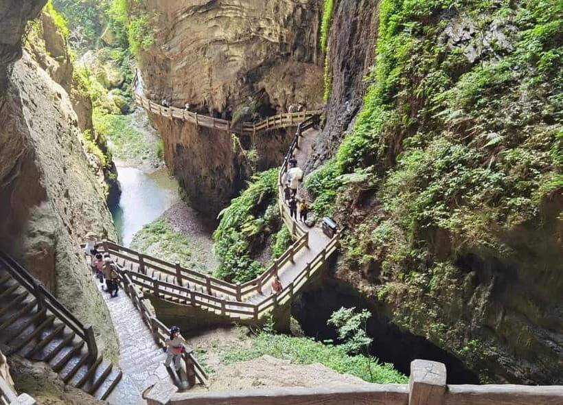 Chongqing One-Day Trip: Wulong's 3 Essentials - Midday Break and Lunch Planning: Free Sandwich, Then Decide