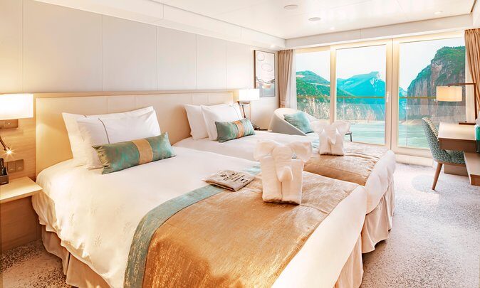Chongqing to Yichang: 3-Night Luxury CENTURY GLORY Yangtze River Cruise Tour - WiFi and the Cruise Rhythm: Staying Connected Without Losing the Plot