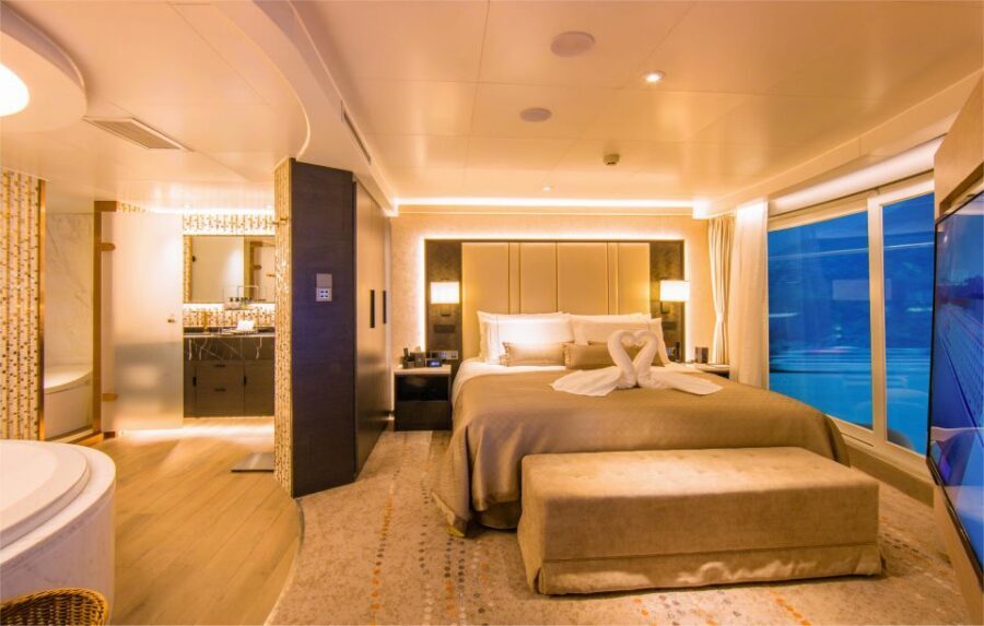 Chongqing: Yangtze River Cruise with Meals and Accommodation - Staff and service: why smooth operations matter on the Yangtze