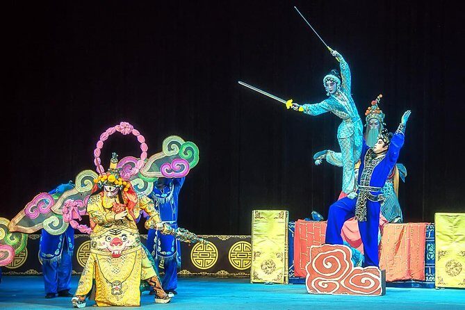 Classsic sichuan Opera at sichuan Provincial Theater - A Chengdu night where the magic is the point