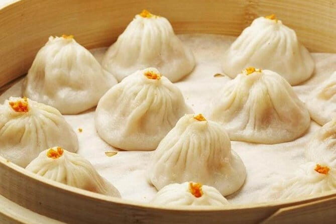 Din Tai Fung Dinner and VIP Class River Cruise Experience in Shanghai - Shanghai after dark: why this VIP cruise-and-dumplings combo works