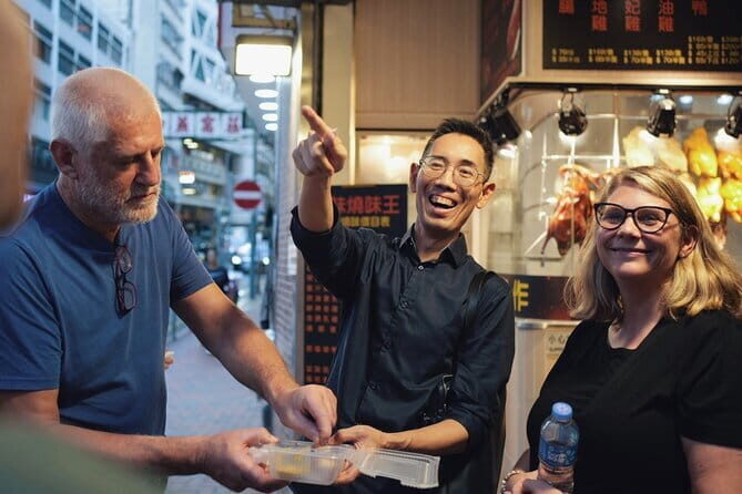 Discover the Best of Hong Kong Street Art - Private tour - Photography and pacing: how to get good shots without rushing
