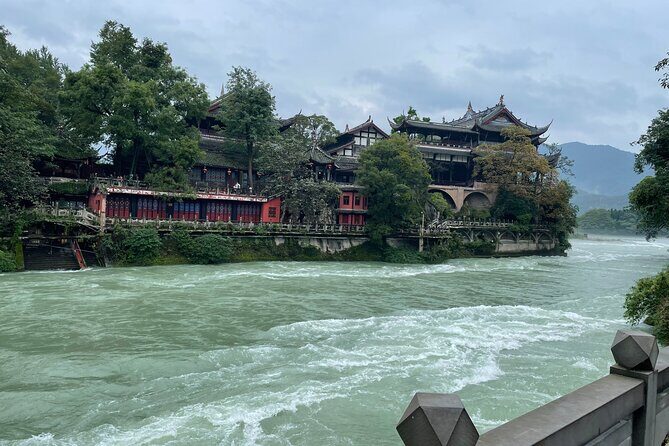 Discovery more Dujingyan Mt Qingcheng with private guide tour - Erwang Temple, Anlan Suspension Bridge, and the Fish-Mouth Channel