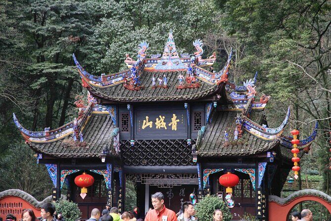 Discovery more Dujingyan Mt Qingcheng with private guide tour - Kungfu practice: Tai Chi, Qi Gong, breathing, and softness
