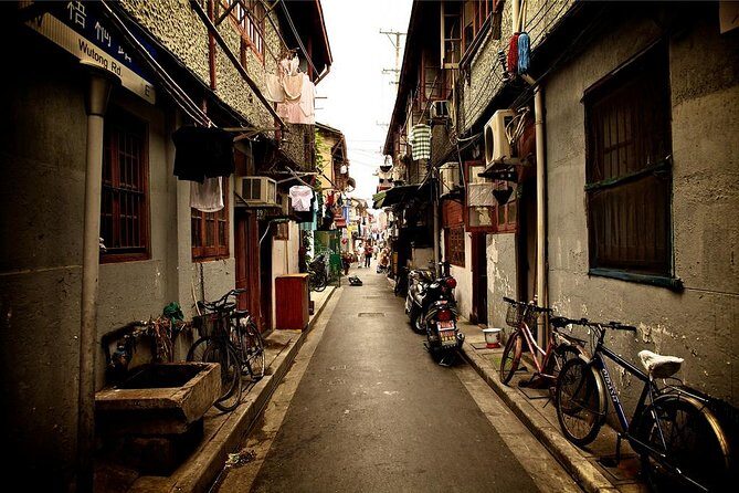Explore Shanghai Ancient Downtown with Authentic Local Food - Yu Garden (Yuyuan): the centuries-old bazaar moment