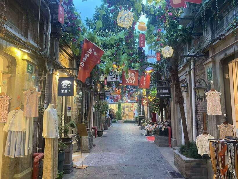 Explore Shanghai's Old Town & Suzhou River by Bike - The Bund Finale: Colonial-Era Promenade Meets Modern Skyscrapers