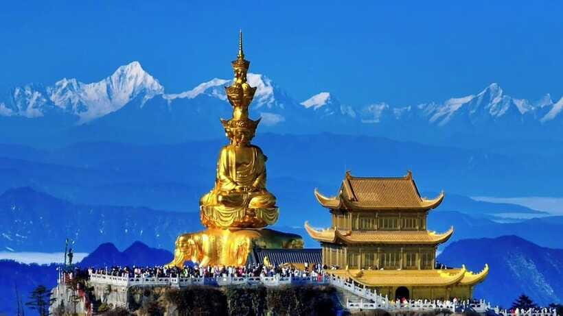 From Chengdu: Mount Emei Day Trip with Golden Summit Visit - Walking, weather, and crowds: how to plan for a smooth Mount Emei day