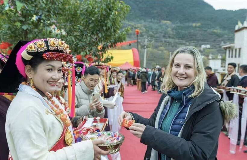 From Chengdu: Tibetan Village Live as a Tibetan Day Tour - Evening culture: Guozhuang dance, Hada exchange, and bonfire barbecue