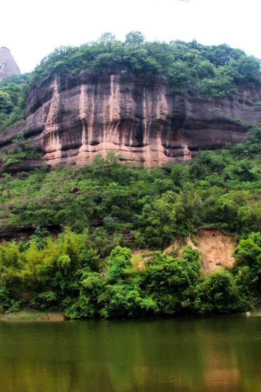 From Guangzhou: Mount Danxia and Nanhua Temple Full-Day - Getting from Guangzhou to Shaoguan by bullet train