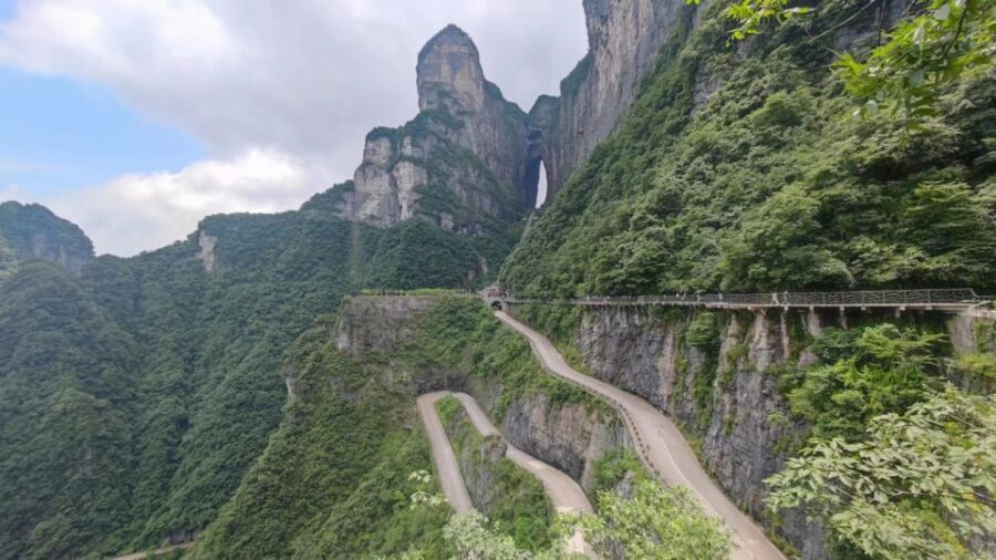 Full-Day Private Tour of Tianmen Mountain - Tianmen Mountain Temple: pilgrimage, Buddhism, and Ming Dynasty roots