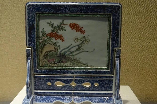 Full-Day Private Tour Panjiayuan Antique Market and Beijing Capital Museum - Panjiayuan Antique Market: Tea Cups, Brushes, and Bargain Sense