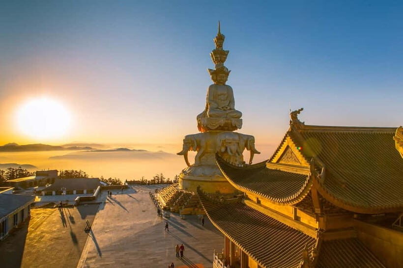 Golden Buddha & Cloud Sea: Emei Mountain Private Tour - LeiDongping Shuttle and Forest Air Before the Big Climb