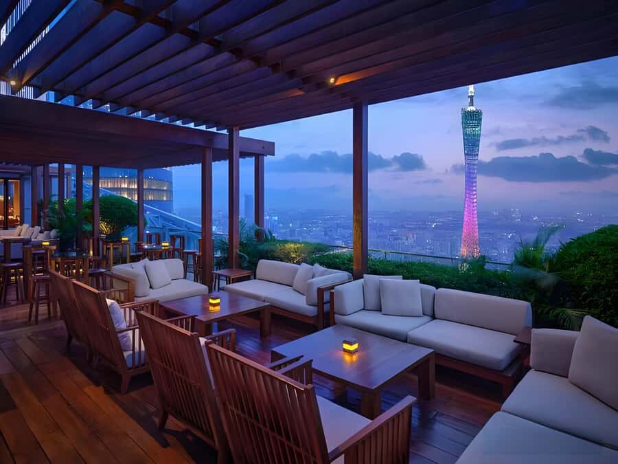GuangZhou: 70 Floor RoofTop openair Bar, Sunset & Light Show - Key Points at a Glance