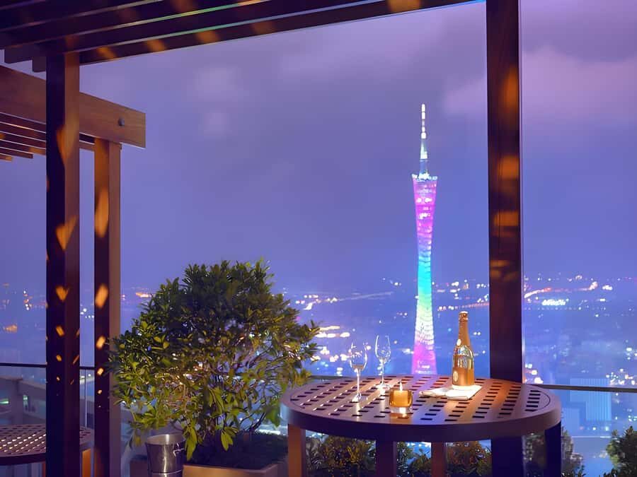GuangZhou: 70 Floor RoofTop openair Bar, Sunset & Light Show - Getting to Zhujiang New Town’s 70th-Floor Rooftop