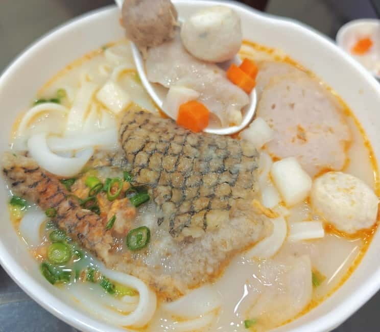 Guangzhou: Food Tour - Eat Like Local + Rice Roll Workshop - Claypot rice and alley eats: the part you’ll remember later