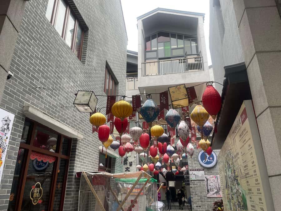 Guangzhou: Walking Tour of Xiguan Ancient Town - Duobao Road and En’ning Road: Cantonese Living in Motion