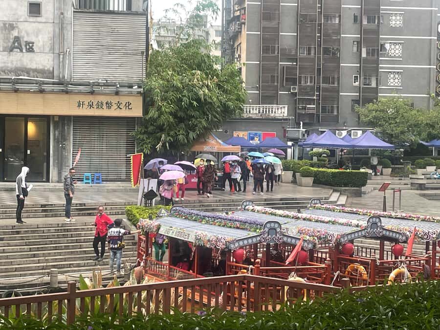 Guangzhou: Walking Tour of Xiguan Ancient Town - Guides Matter Here: Mango and Raymond as Examples of the Best Fit