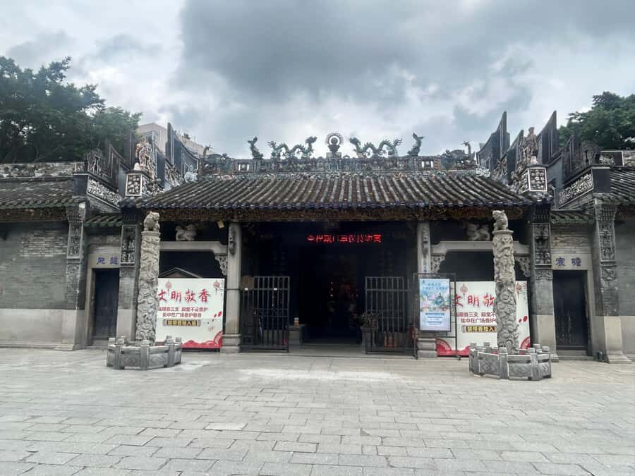 Guangzhou: Walking Tour of Xiguan Ancient Town - Renwei Temple and Liwanhu Park: Street Life Meets Local Tradition