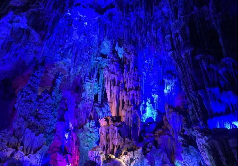 Guilin: Elephant Trunk Hill, Reed Flute Cave & Daxu Old Town - A 6-hour Guilin circuit with pickup, a private vehicle, and a guide