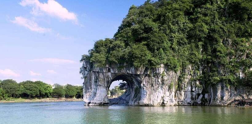 Guilin: Elephant Trunk Hill, Reed Flute Cave & Daxu Old Town - Food break and pacing: why lunch matters in a packed day