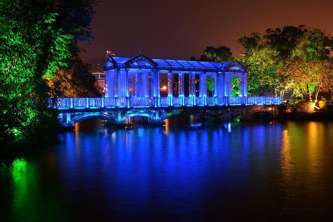 Guilin Four lakes night cruise with the English speaking driver from Guilin hotel - Guilin Four Lakes at Night: why the timing matters