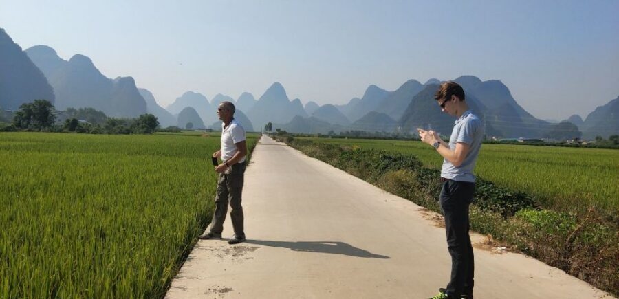 Guilin: Li River Cruise with Buffalo and Tour of Yangshuo - The Li River cruise on a 4-star boat: what you’re actually watching
