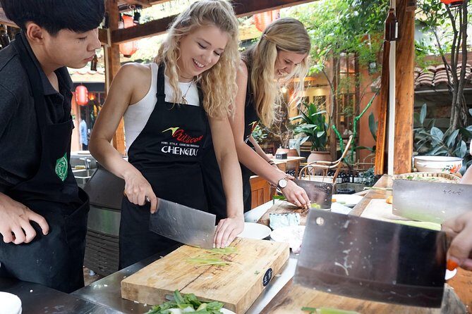 Half-day Chengdu Handmade Tofu Making and Mapo Tofu Cooking Class - A half-day food class that actually teaches the method
