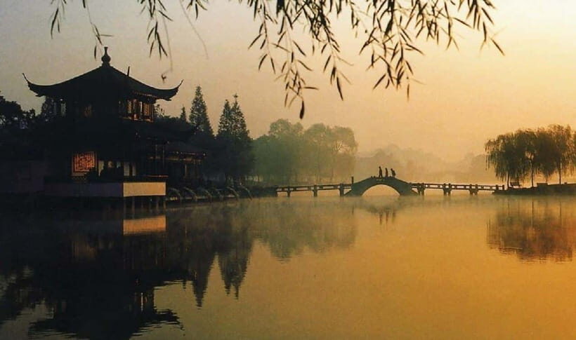 Hangzhou Private Day Trip by Bullet Train from Shanghai - West Lake by boat: the top scenic views, guided and practical