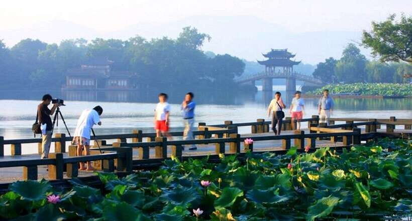 Hangzhou Private One Day Trip from Shanghai by Bullet Train - Lingyin Temple: complex halls, major statues, and guide-led context