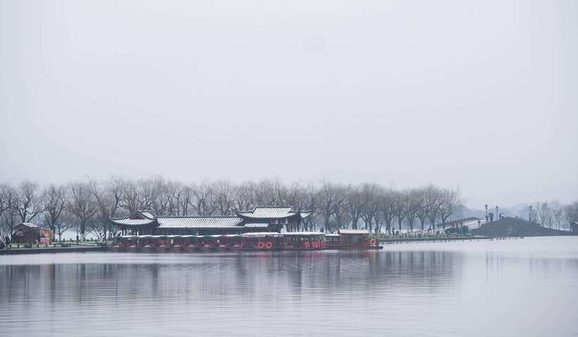 Hangzhou:Luxury West Lake Cruise+Santan Yinyue Island Ticket - The 5–10 Minute Boat Ride: Scenic, But Don’t Expect a Full-Story Tour